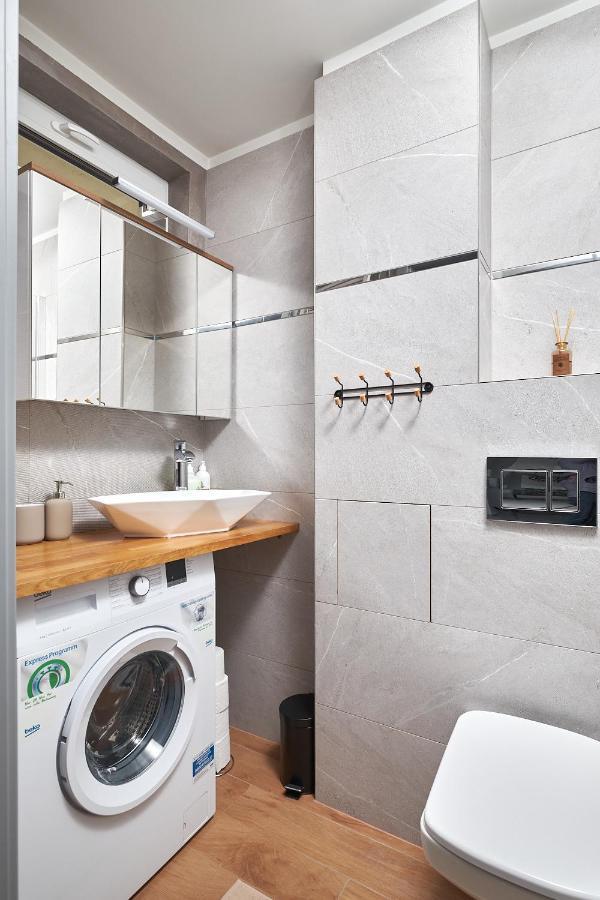 Kuznicza Apartment - 300M Main Square ~ Self Check-In 24H Wroclaw Bagian luar foto